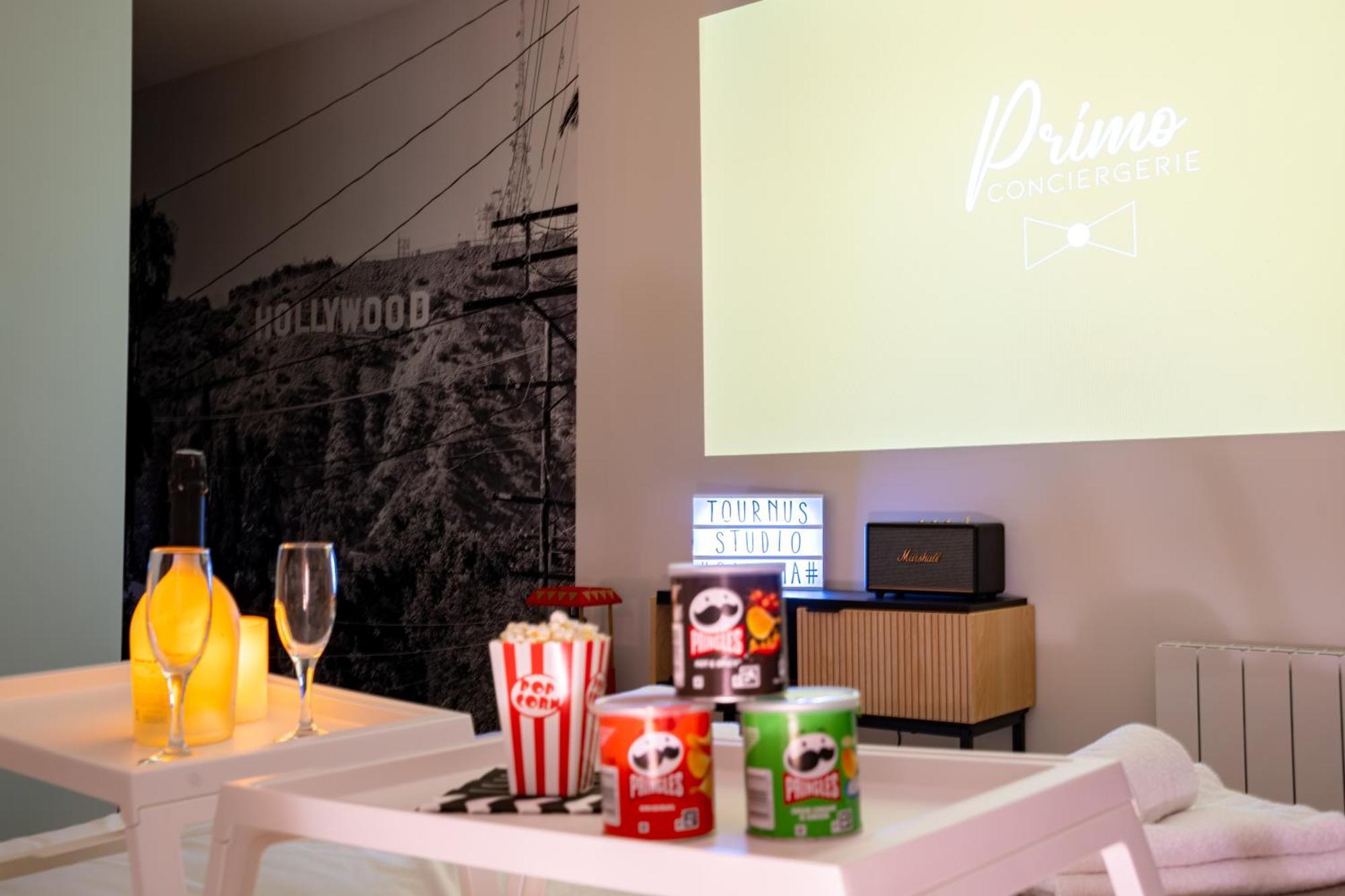 Food And Chill - Deux Appartements Hypercentre - 1 Theme Cinema - By Primo C0Nciergerie Турню Екстер'єр фото